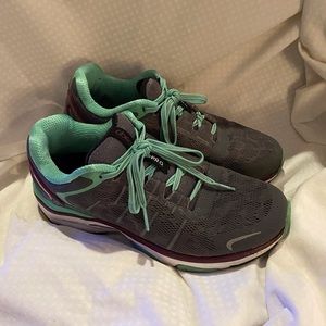 Abeo women walking shoe size 7.5